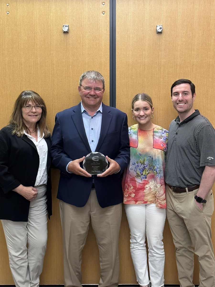 esuhornetsfb's tweet photo. Congratulations to @TripESU89 for winning this year’s “Joe Cannon Award” at The Corky’s! Thank you Trip for everything you and your family do for our football team and Emporia State! 🐝#FamilyOverEverything #StingersUp https://t.co/RWlQ6x20lW