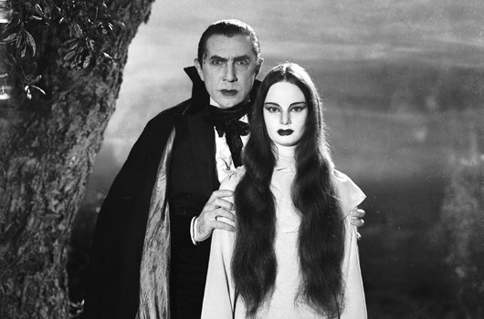 DailyFlickNY's tweet photo. #DFNYTrivia:
Bela Lugosi biographer Arthur Lennig claimed cut line in Mark of the Vampire (1935) explained Count Mora (Lugosi) shot himself after strangling his daughter, which explains blood on Lugosi's temple throughout film.
#MarkOfTheVampire #TCMParty
https://t.co/u5tYFSUxmP https://t.co/UsmMtIprqR