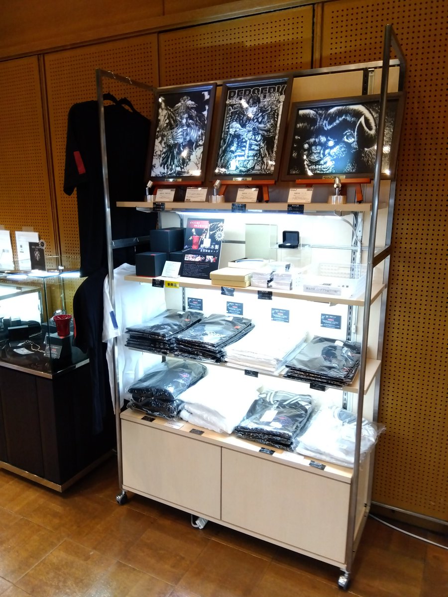 info_synapse1's tweet photo. 【展示情報】大ベルセルク展：福岡会場にて、ご予約受付中！　https://t.co/Arm0NGaBBF
ガッツ、ゾッド、髑髏の騎士が、迫真にて繊細な切絵になって登場！
シリアルナンバーは福岡会場限定数です。
お見逃しなく！
#BERSERK　#伽羅切絵 https://t.co/qXzdlmLncI