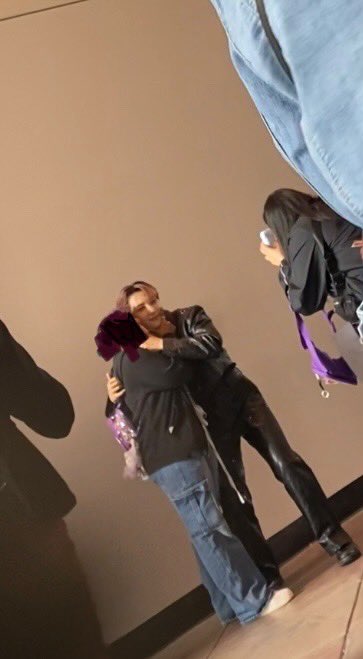 penielsbaldhead's tweet photo. CALLING ANY LYONS THAT WENT TO THE M&G SNAPSHOTS!!
someone i met there was filing in their bag and caught a few interactions between fans and the boys! here’s some pics, pls dm if this is you and i’ll try to get the uncensored photo for you~
#onlyoneof #onlyoneofinsf #ooomg https://t.co/WWGNS08NKq