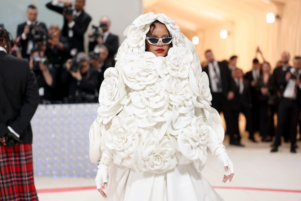 IMDb's tweet photo. It's the lashes for me. #MetGala https://t.co/GeenDbzvJS