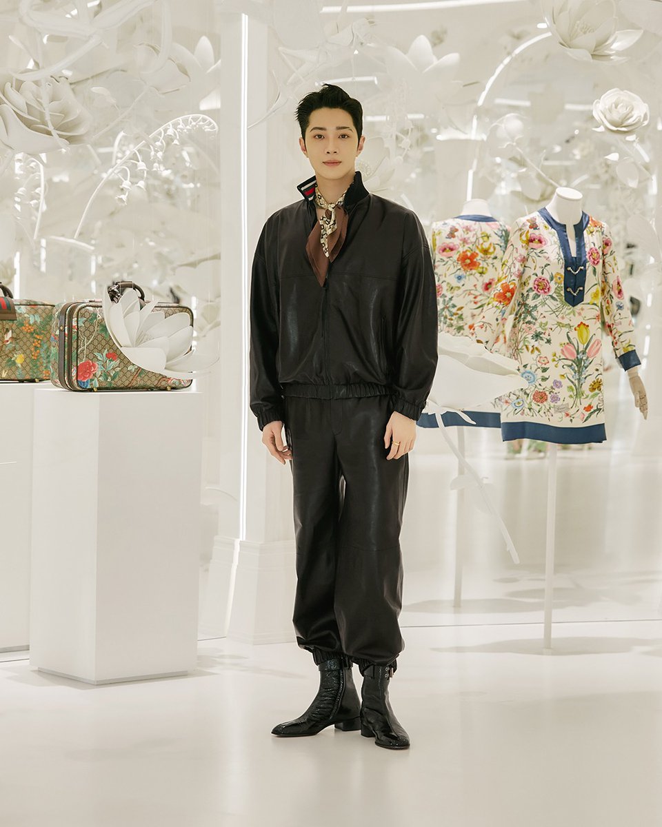 #GucciCosmos 展にて。タイの俳優ビルキン  #Billkin、韓国のラッパーで俳優のライ・グァンリン #LaiGuanlin。展覧会についての詳しくは on.gucci.com/CosmosExhibiti…