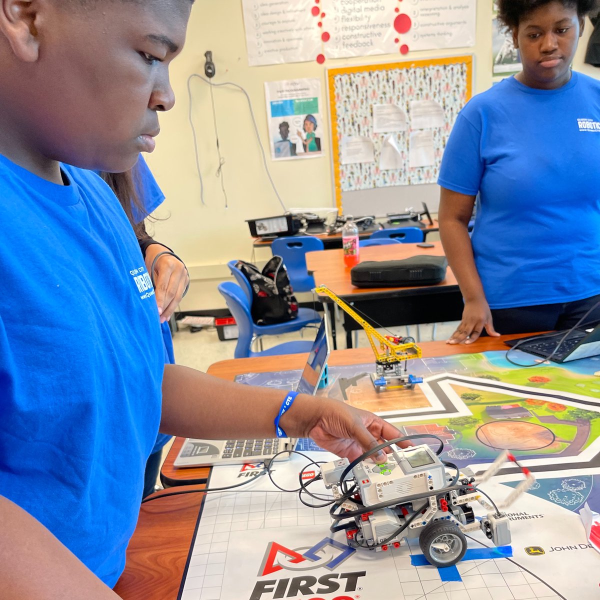 Learn programming and have fun this summer! In our virtual program for 6th-10th graders, you'll learn to code your way out of a virtual escape room.   

Sign up today! eventbrite.com/e/at-home-virt…