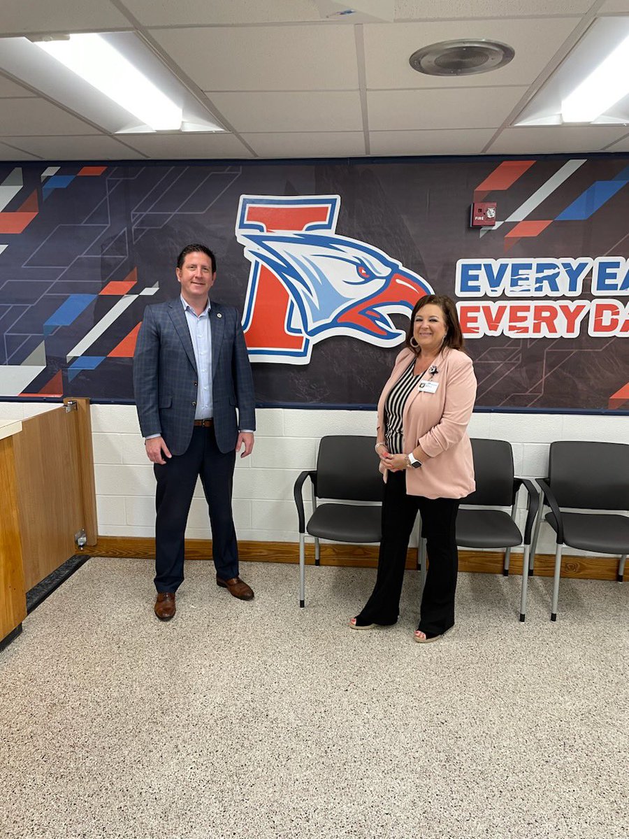 ChristyMcQueen's tweet photo. Great visit today by Councilman Schulman @757Joash @IMSEagles !  Thanks for taking the time to learn about our students and our school! https://t.co/076QBGbMCX