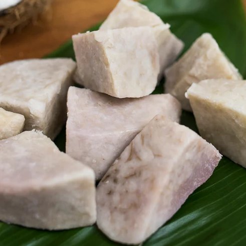 TheFilAmNerd's tweet photo. Kalo, aka Taro, carries cultural significance in Hawaii.

The whole plant, from the bulbous root to the leaves, are consumed, and also used for medicine and clothing.

The Kalo plant has also been used as a symbol for the traditional Hawaiian family structure.

#AAPIHeritageMonth https://t.co/2p5HKmCn2S