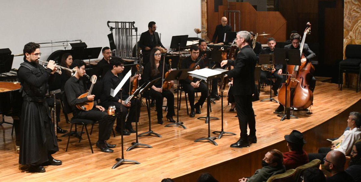 jlcastillodir's tweet photo. Felizmente inaugurado el Espacio Ligeti con estos dos maravillosos conciertos. Gracias a @bellasartesinba @musicaunam a Iván Pérez, Diego Velázquez y a los fantásticos músicos @CEPROMUSIC que han hecho posible el inicio de esta aventura ligetiana. https://t.co/aNGK1fVHoM