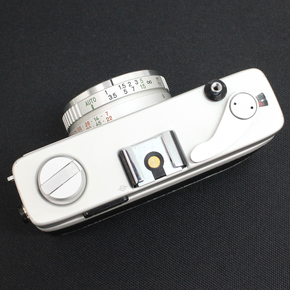 champcamera's tweet photo. #KONICA C35 Flashmatic(オーバーホール済)¥22,000 by #みすずが丘 店(#あざみ野)
シャッターを切った時の小気味よいシャッター音がたまらない片手に収まるコンパクトで気軽に持ち歩けるフィルムコンパクト。
オーバーホール済で動作も良好です。
#C35Flashmatic
https://t.co/eJ0KlMFDPE https://t.co/Daw35k6Z47