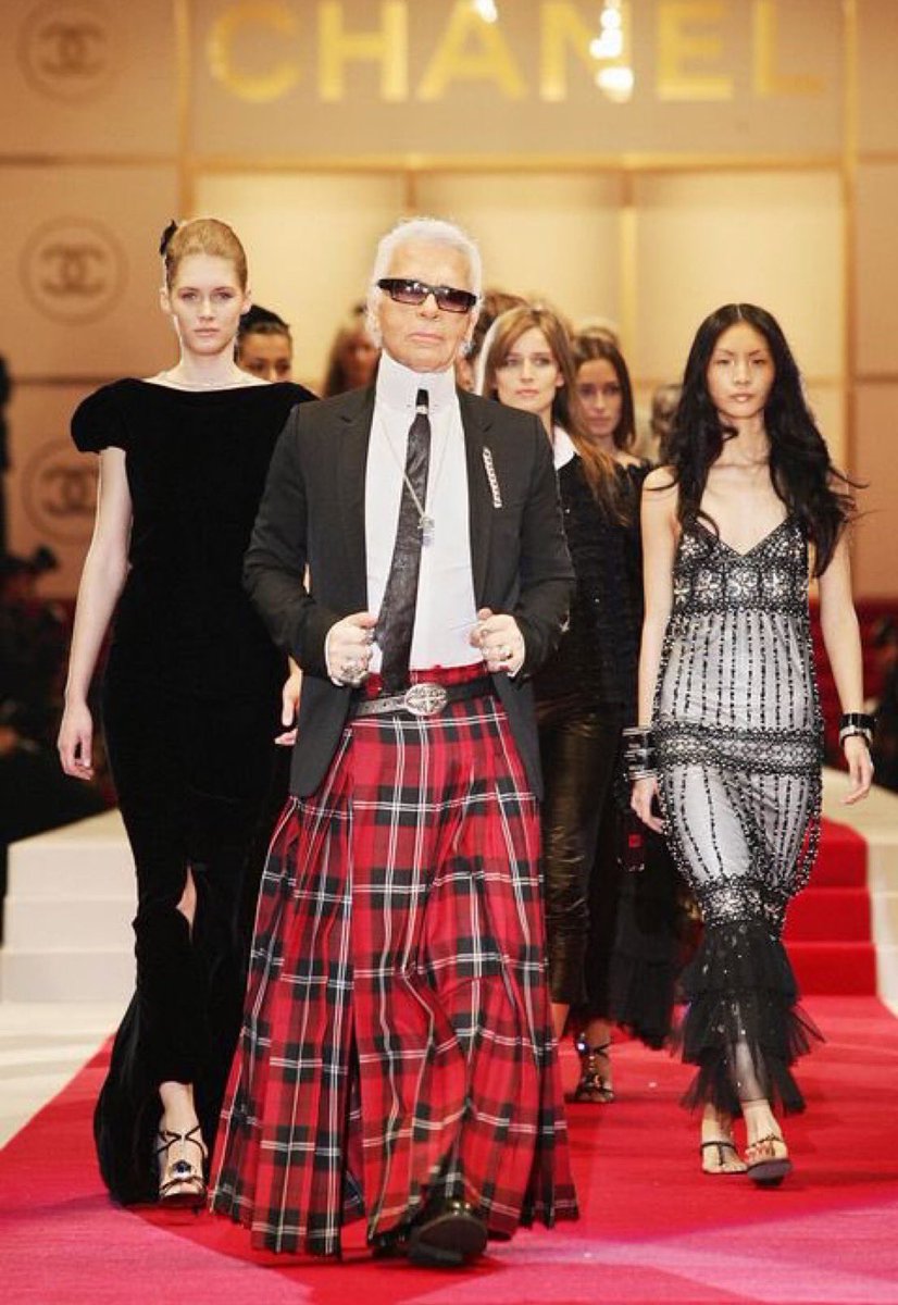 alchimistfr's tweet photo. L’hommage d’A$AP Rocky à Karl Lagerfeld. https://t.co/zs1ioeQqt4