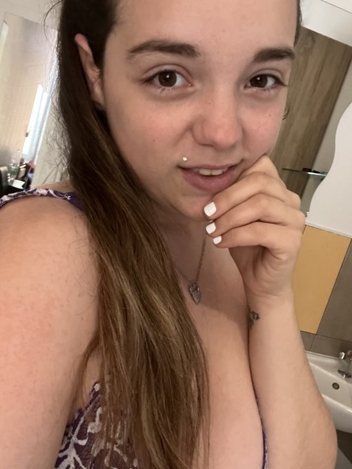 Guten Morgen ☺️ na wie habt ihr denn Feiertag verbracht? 😘  Kiss Kimberly https://t.co/Cwil5t42vp<a href="/tag/curvy"class="tags"><span>#curvy</span></a><a href="/tag/teen"class="tags"><span>#teen</span></a><a href="/tag/inkedgirl"class="tags"><span>#inkedgirl</span></a><a href="/tag/curvygirl"class="tags"><span>#curvygirl</span></a><a href="/tag/camgirl"class="tags"><span>#camgirl</span></a><a href="/tag/piercings"class="tags"><span>#piercings</span></a>