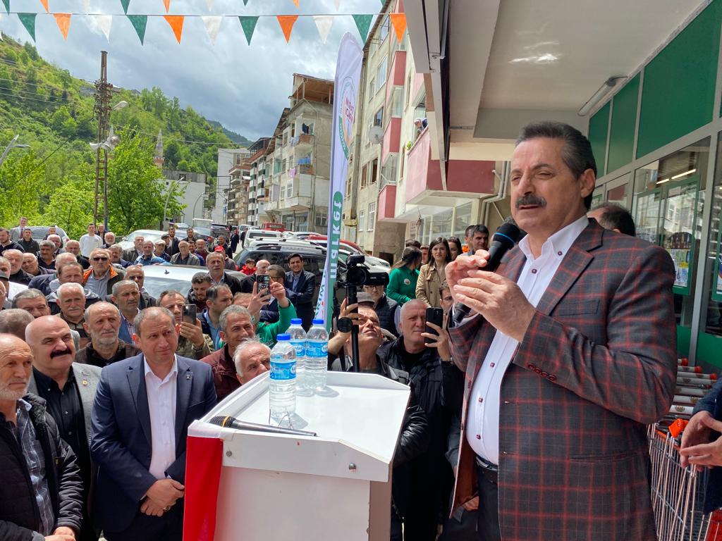 AKPartiArtvin's tweet photo. MURGUL, ARHAVİ VE YUSUFELİ’NDE DE DEVAM EDİYORUZ GÖNÜLLERE GİRMEYE... 
@farukcelikcomtr
@ahmeterdem_08
@FatihTahtal
#TürkiyeYüzYılıHemenŞimdi #DoğruZamandaDoğruAdamlarla https://t.co/WF4nypyWTB