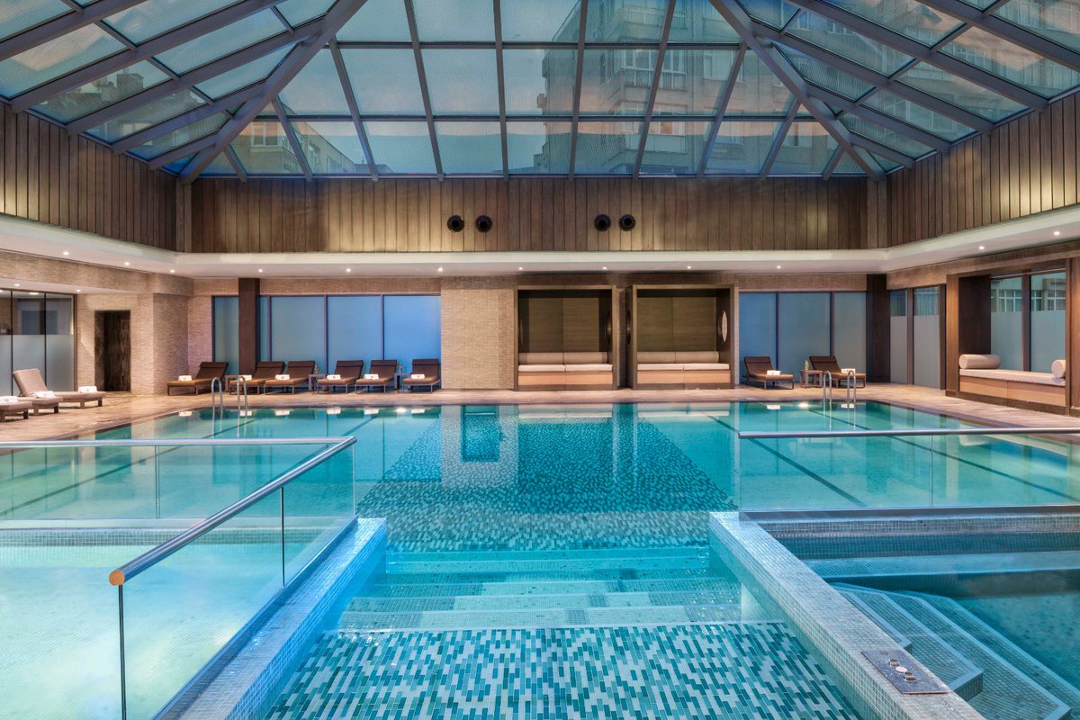 Serinlemek, antrenman yapmak ve dinlenmek için en ideal yer. 

The perfect location to work out and relax.

#renaissancebosphorus #discoverthisway #fitness #swimming #swimmingpool #rfitnessspa #workout