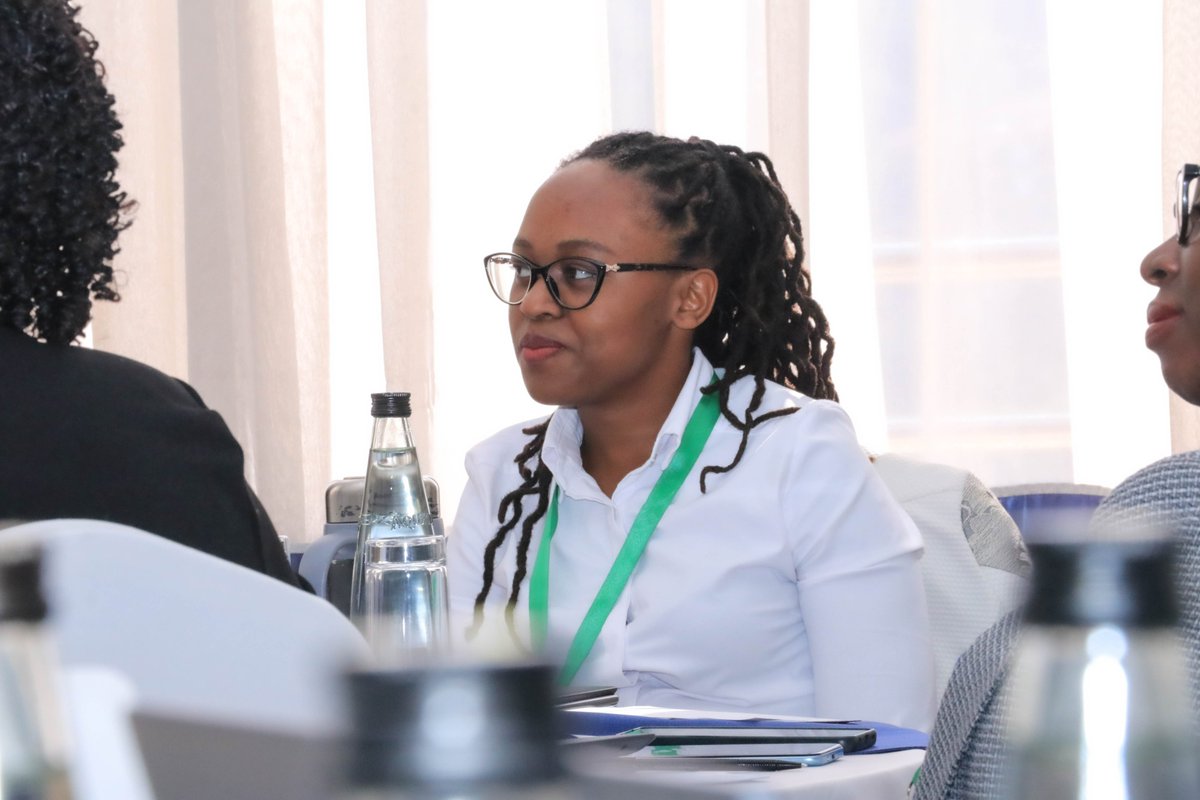 CeshCentre's tweet photo. @assennyonjo: Knowledge mobilisation;
Academics ⟷Brokers ⟷Practitioners.
The brokers interpret, analyze and summarize evidence to increase understanding and use.
Co-production of knowledge is key. #ResearchtoAction https://t.co/TkaVhePt9z