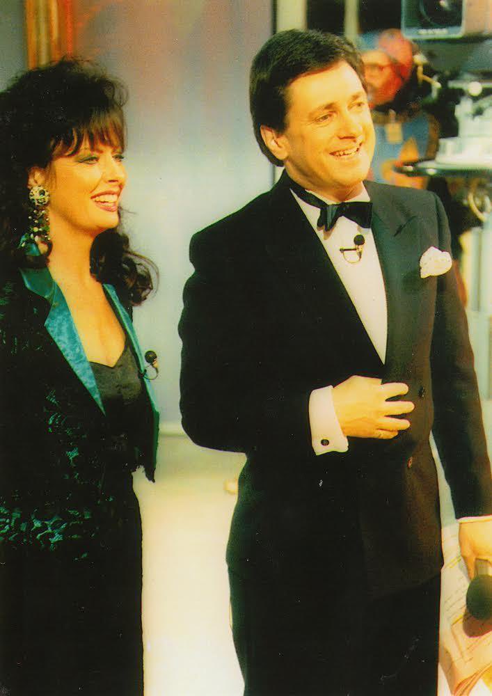 vickimichelle's tweet photo. Happy Birthday Fabulous Alan Titchmarsh MBE Great Gardener, Presenter, and Novelist. Love his “Love Your Garden Shows” Brilliant memory when I presented Children in Need with him in Birmingham. Have a Wonderful Day. @TitchmarshShow @LoveYourGarden2 @ITV @BBCCiN #TuesdayTweets https://t.co/ym8J9zNKSD