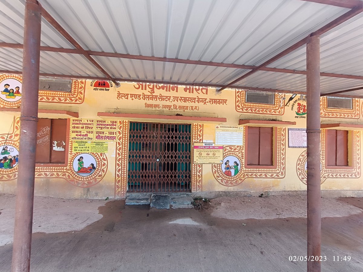 deepakk44121722's tweet photo. ये है ग्राम पंचायत पुटा और रामनगर का संयुक्त उप स्वास्थ्य केंद्र, यहा कहने को तो तीन स्टाफ हैं लेकिन लगभग आए दिन ही हॉस्पिटल बंद ही दिखता है,  दोपहर के 12 बज रहे हैं लेकिन अभी तक कोई भी स्टाफ यहाँ मौजुद नही हैं, और गेट पर ताला लगा हुआ है
#CMOChhattisgarh 
#BhupeshBaghel https://t.co/uw1B3NUYKU