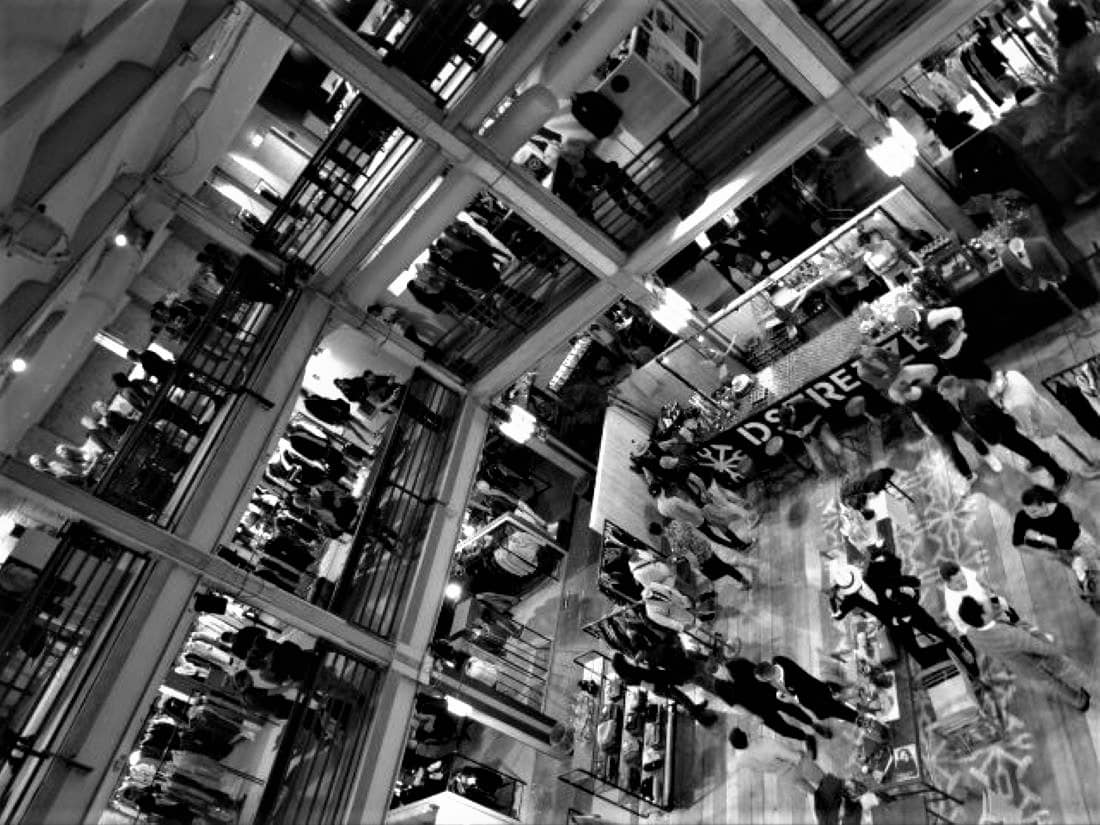 profashionals.de/debattiert/leu… Händler, die keiner mehr besucht, verkaufen Marken, die keiner mehr braucht. Oder ist es umgekehrt? Marken, die keiner mehr will, verkaufen an Händler, denen die Kunden flöten gehen. Jürgen Wolf gibt den Angry Old Man.