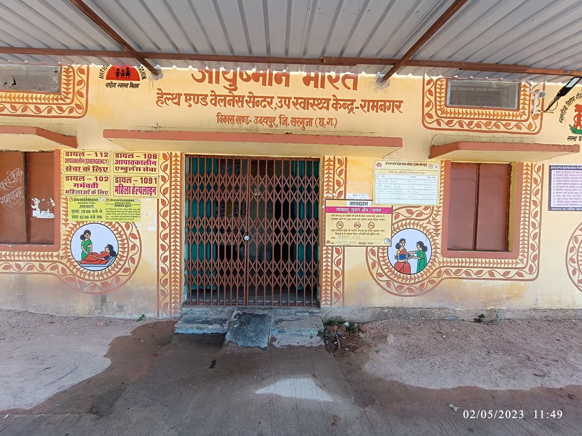 deepakk44121722's tweet photo. ये है ग्राम पंचायत पुटा और रामनगर का संयुक्त उप स्वास्थ्य केंद्र, यहा कहने को तो तीन स्टाफ हैं लेकिन लगभग आए दिन ही हॉस्पिटल बंद ही दिखता है,  दोपहर के 12 बज रहे हैं लेकिन अभी तक कोई भी स्टाफ यहाँ मौजुद नही हैं, और गेट पर ताला लगा हुआ है
#CMOChhattisgarh 
#BhupeshBaghel https://t.co/uw1B3NUYKU