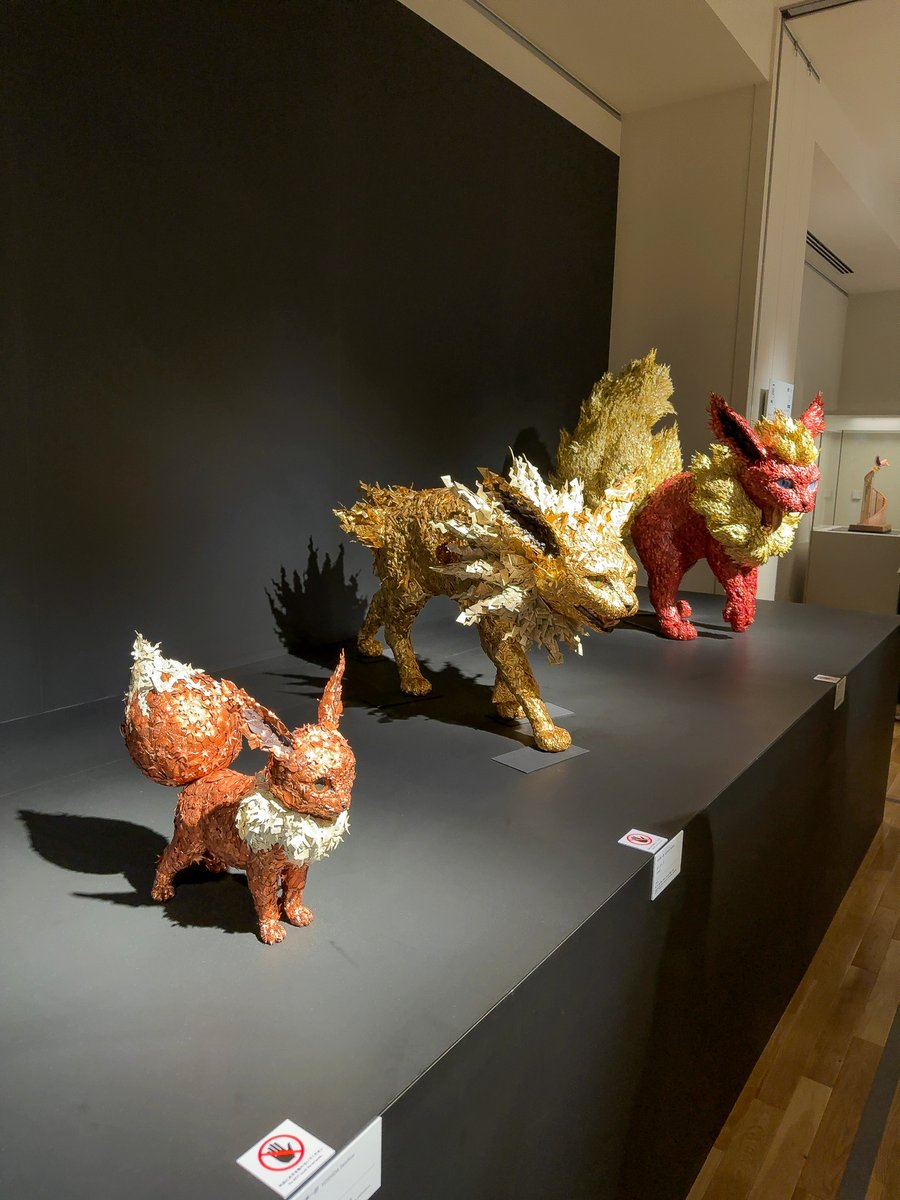 izmii___'s tweet photo. 国立工芸館
「ポケモン×工芸展―美とわざの大発見―」

ポケモンと美術両方好きな人間としては、その技巧・想像にも○○がこんな姿に！ というのにも楽しめたし、何より工芸館で老若男女がキャッキャ楽しんでる感が凄く良い。
＃pokemonxkogei https://t.co/PazeaL76Rx