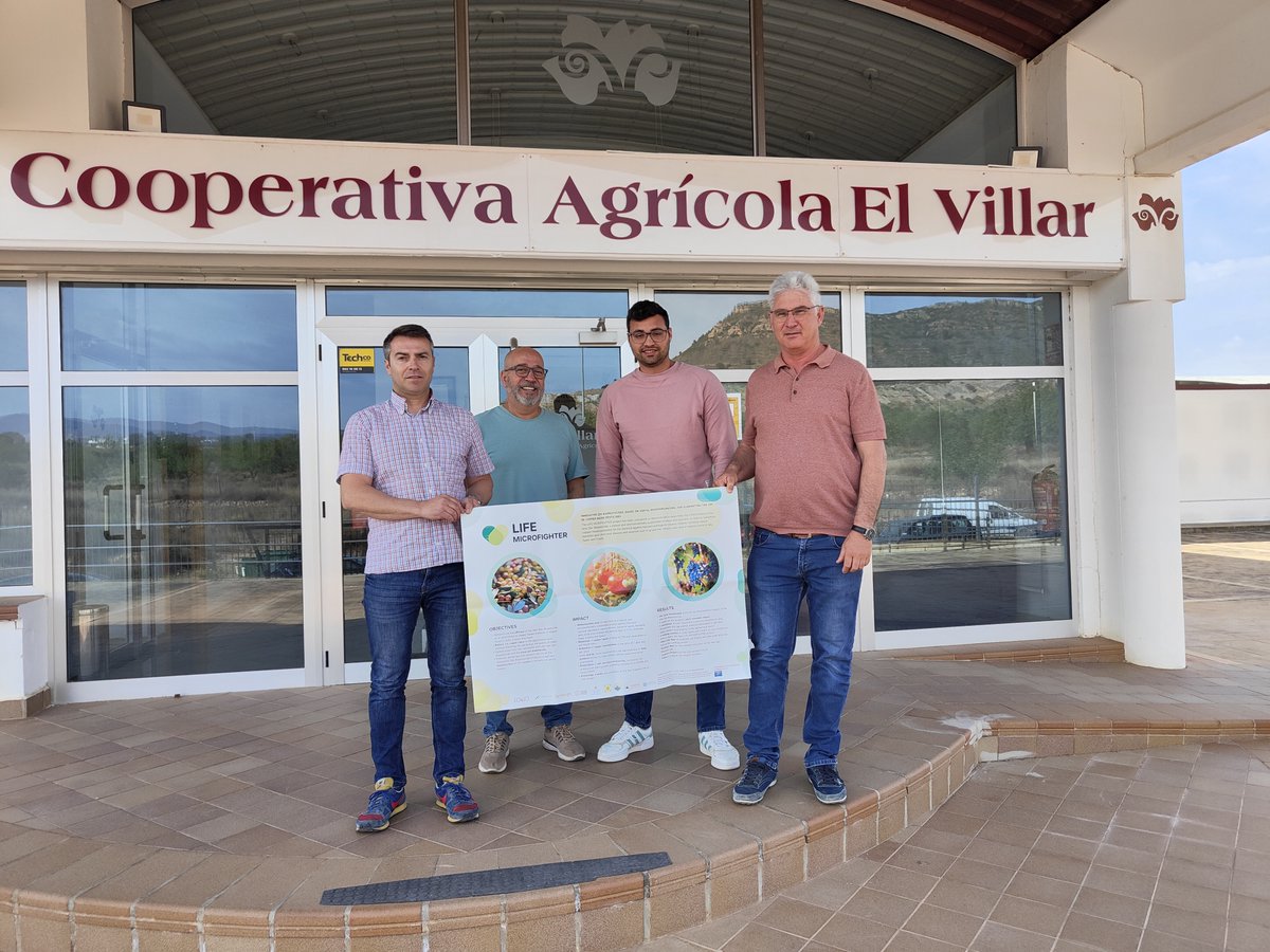 CoopsAgroCV's tweet photo. 🍇 Comienzan los ensayos del proyecto LIFE #Microfighter en la Cooperativa El Villar. Durante dos campañas se realizarán #ensayos para proteger la viña frente a patógenos como el Mildiu con un innovador producto fungicida, sustituyendo los actuales tratamientos basados en cobre. https://t.co/xEuTQvNJZm