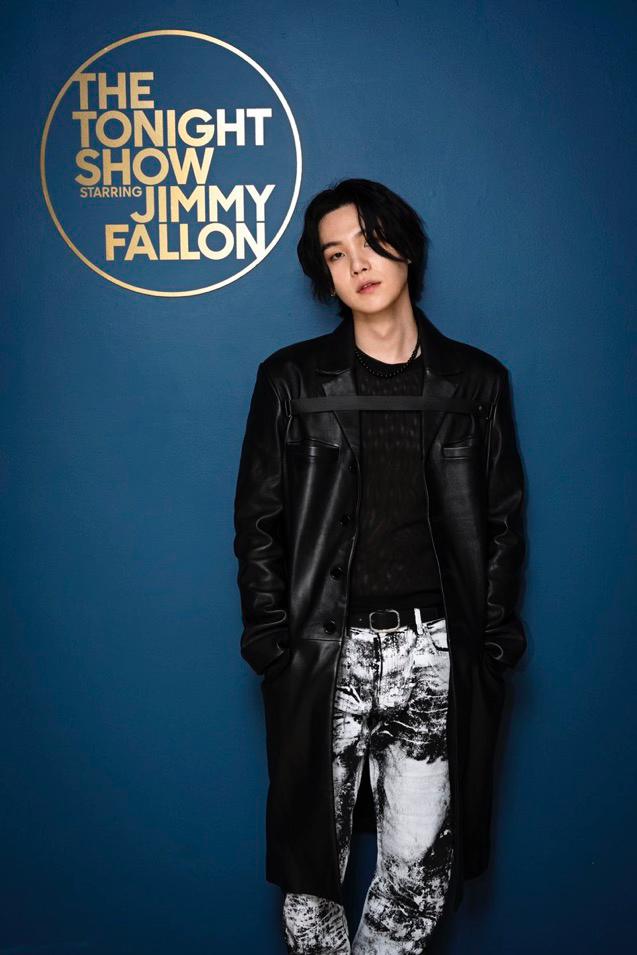 BtsItalyUni's tweet photo. 🇮🇹Foto di Suga al 'The Tonight Show' di Jimmy Fallon di stasera.

🇬🇧Photo of Suga at Jimmy Fallon's 'The Tonight Show' tonight.

(1/2)

#AgustD_SUGA_Tour 
#SUGA_AgustD_TOUR_in_NY #AgustD #SUGA #yonngi #MinYoongi #D_Day #thetonightshow #jimmyfallon
#BTS #방탄소년단 https://t.co/pMcRYOjER8