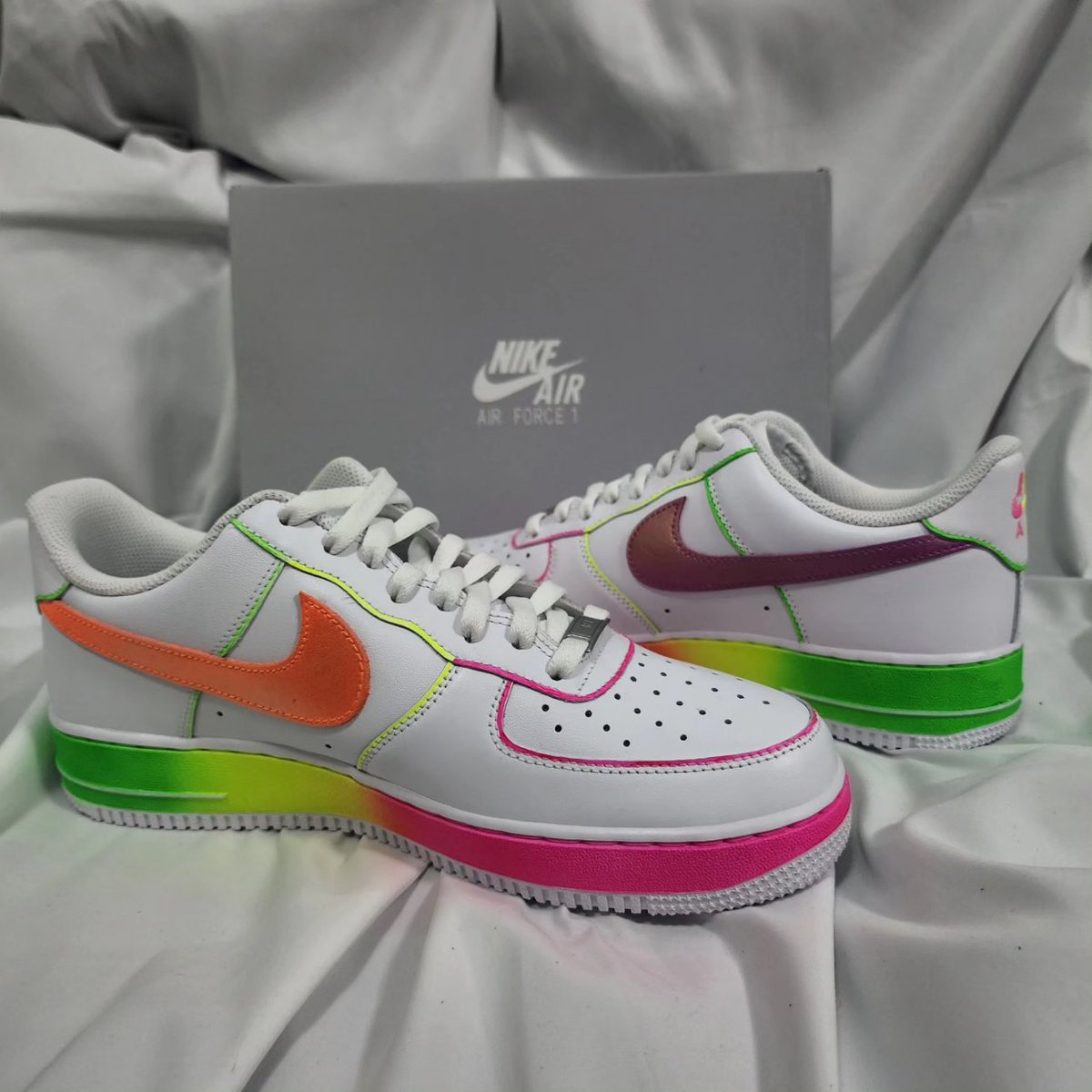 alart_custom's tweet photo. グラデーションペイント
#ALaRT #アルアート
#NIKE #AIRFORCE1 #DUNK #AIRJORDAN
#カスタムペイントスニーカー #スニーカーペイント #スニーカーカスタム #カスタムスニーカー
#customkicks #sneakerspaint #sneakercustoms #streetfashion https://t.co/xc53DXuZBX