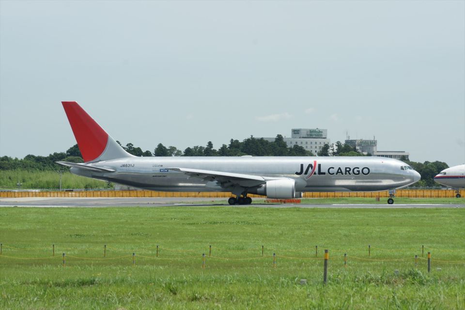 HEATHROWLONDON1's tweet photo. 懐かしのJALカーゴ復活! https://t.co/TAdt6D4P6h