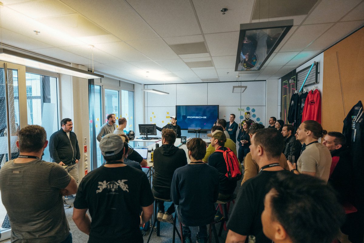 PORSCHΞ tweet media