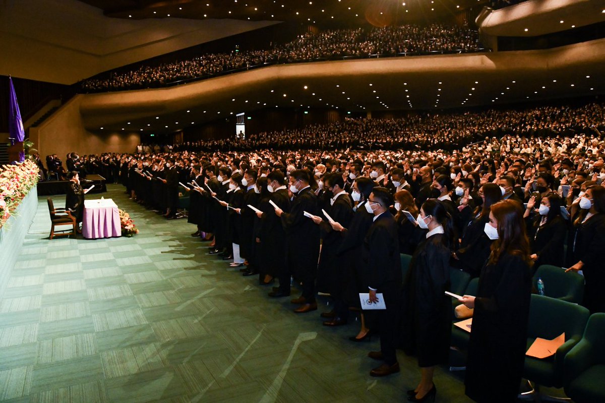 SCPh_PIO's tweet photo. READ: #Bar2022 Passers Take Oath, Sign Roll as New Lawyers
#GetThatBar2022
https://t.co/D9pihq76Vr https://t.co/udSrZpgtJ0