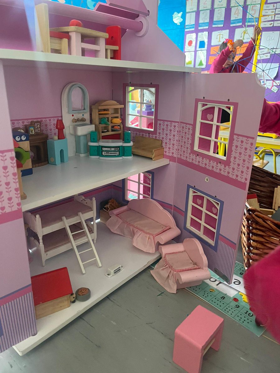 TogherGirls's tweet photo. The Aistear theme for April for Ms.Driscoll's infants @TogherGirls was 'Homes'.
Our students showed their artistic sides in the layout of the interiors.
@PDSTLiteracy @cork_cesc #aistear #anguage #home #fun #togher https://t.co/zSj88YxuRV