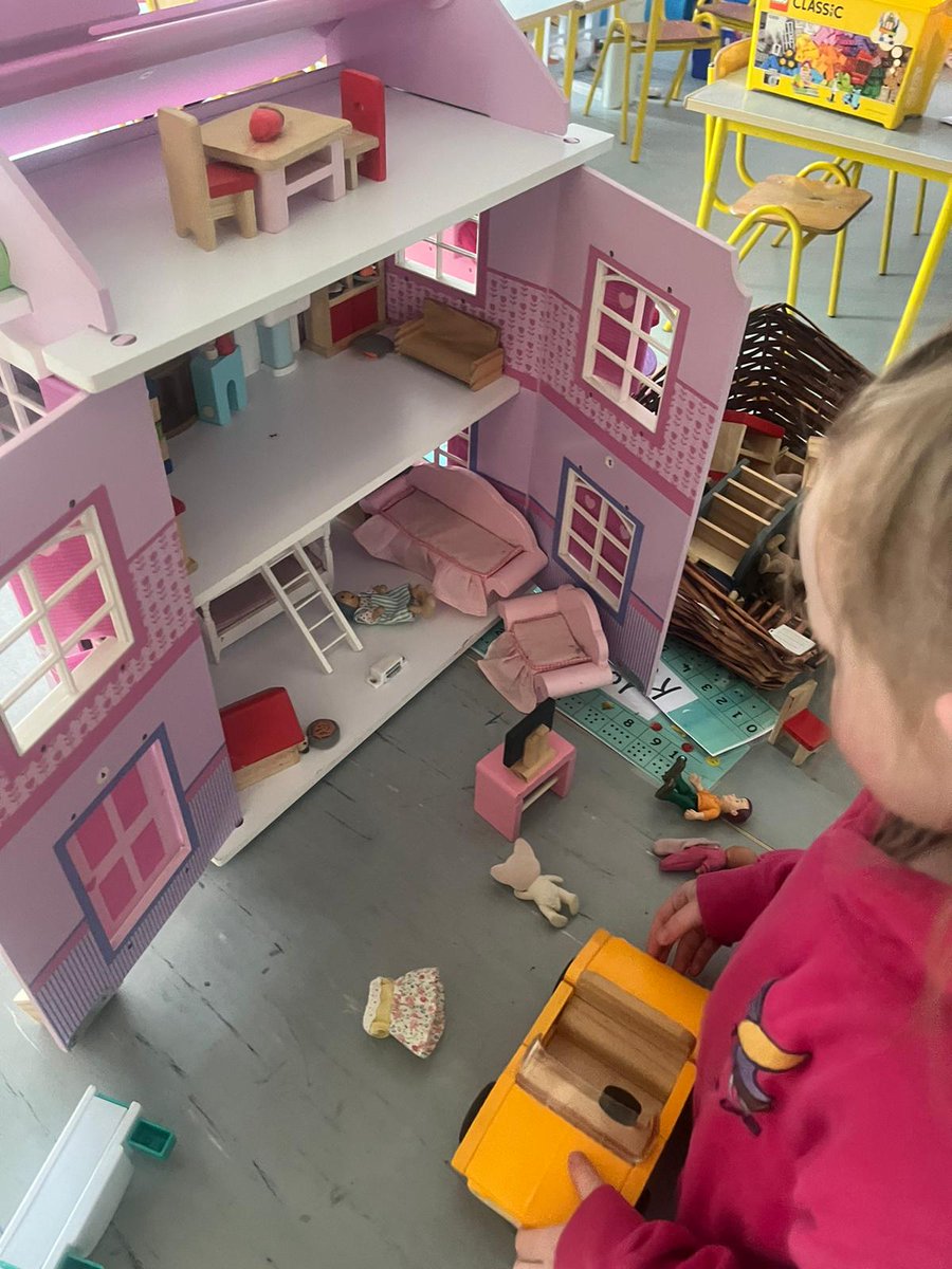 TogherGirls's tweet photo. The Aistear theme for April for Ms.Driscoll's infants @TogherGirls was 'Homes'.
Our students showed their artistic sides in the layout of the interiors.
@PDSTLiteracy @cork_cesc #aistear #anguage #home #fun #togher https://t.co/zSj88YxuRV