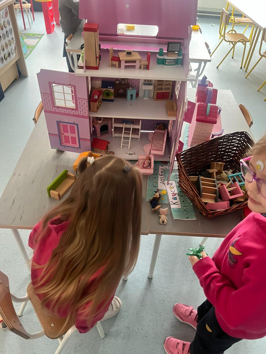 TogherGirls's tweet photo. The Aistear theme for April for Ms.Driscoll's infants @TogherGirls was 'Homes'.
Our students showed their artistic sides in the layout of the interiors.
@PDSTLiteracy @cork_cesc #aistear #anguage #home #fun #togher https://t.co/zSj88YxuRV