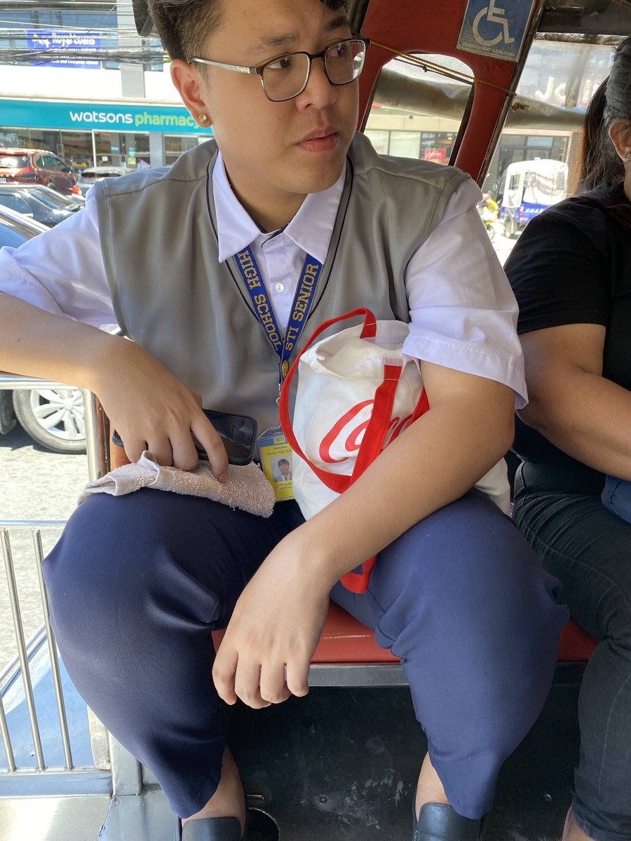 comblued1234's tweet photo. Cute na senior high na Hager’s Sarap https://t.co/jALap6bRGk