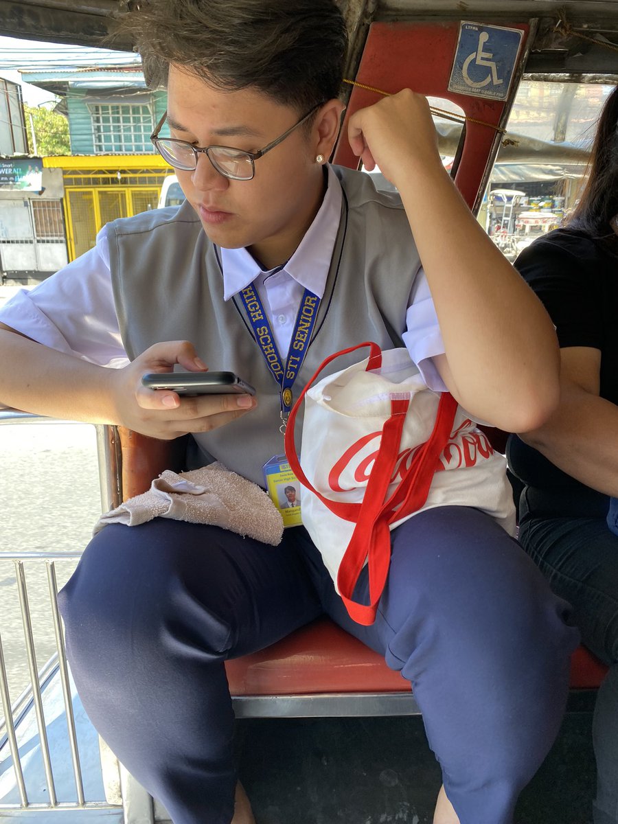 comblued1234's tweet photo. Cute na senior high na Hager’s Sarap https://t.co/jALap6bRGk