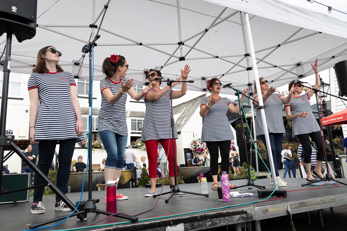 COMING THIS MONTH

The Old Leigh Shanty weekend returns this month! Featuring a whole host of toe tappingly good shanty crews and folk artistes over one weekend, you'll be sorry if you miss this fantastic FREE event!

📌 Old Leigh
📆 19 - 21 May
👉 ow.ly/oCzH50NQteU