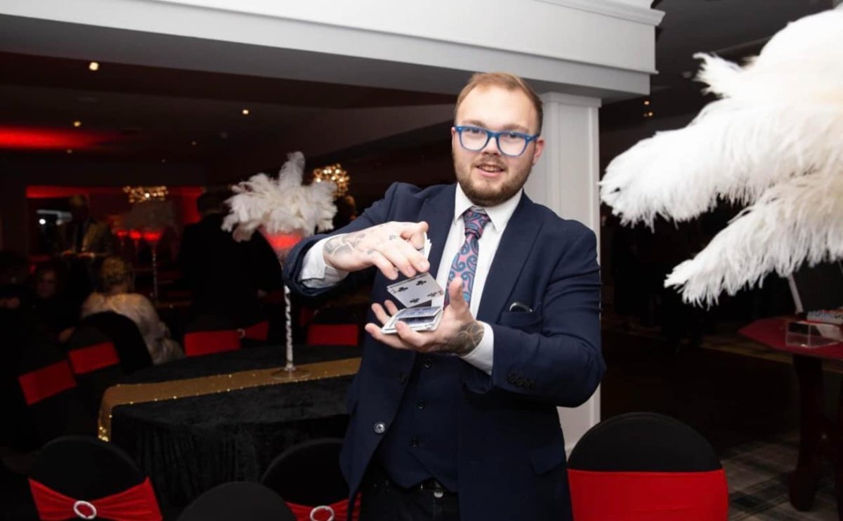 Work work work 🃏
.
Performing at hundreds of events every ❤️