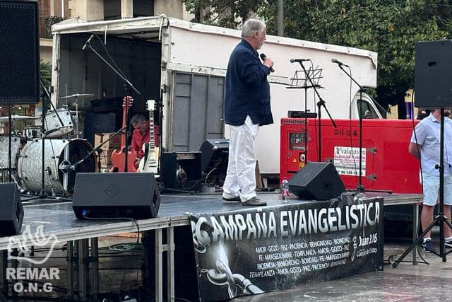 EspanaRemar's tweet photo. El pasado fin de semana del viernes 28 al domingo 30 de abril, voluntarios de la ONG Remar y miembros de las Iglesias Cuerpo de Cristo de Valencia, realizaron unas campañas evangelísticas y de divulgación contra las drogas. https://t.co/6UsgklIcww