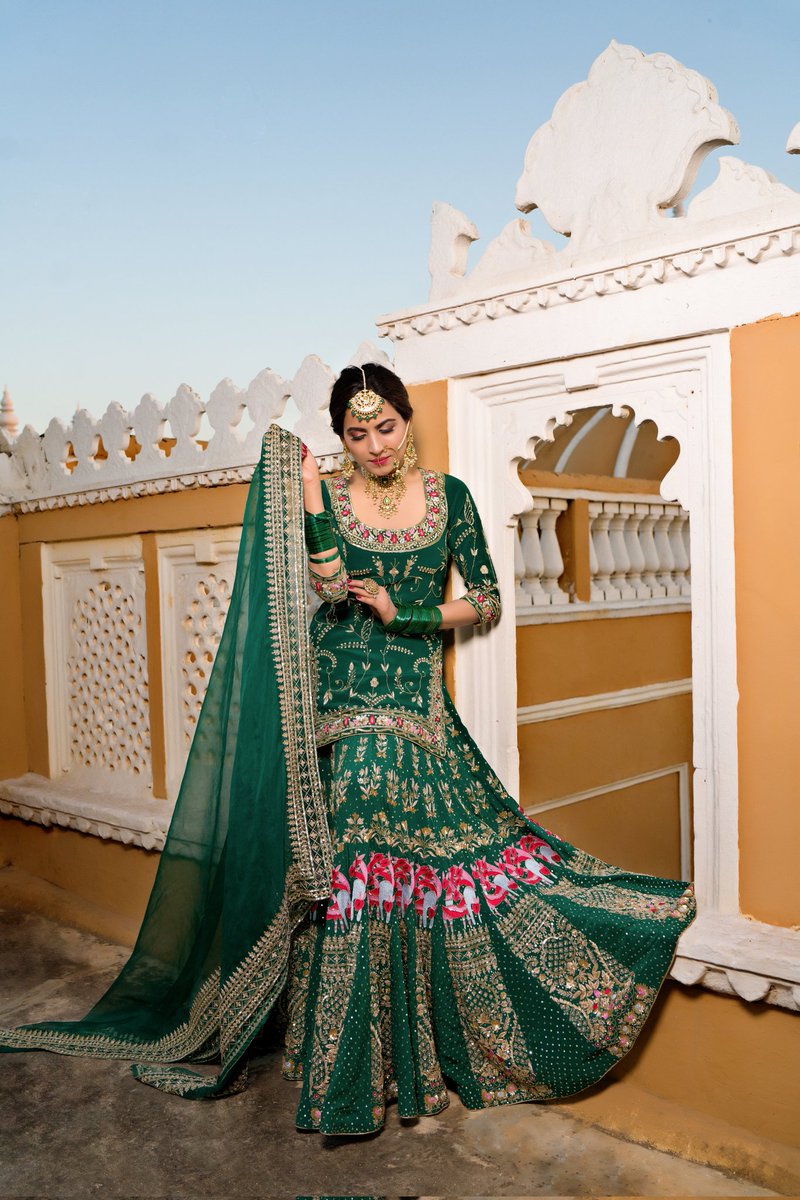 drnimratkahlon's tweet photo. As said by Stephen Covey, I Am also Not A Product Of My Circumstances. I Am A Product Of My Decisions.   
#nimratkahlon #nimratkahlontwitter #punjab #delhi #bestdesignerinpunjab #trendingsuits https://t.co/XmIKYWNwb0