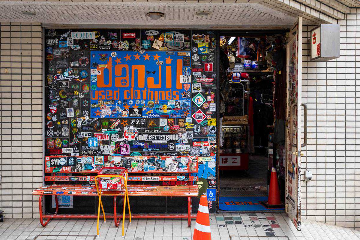 snkrdunk_jp's tweet photo. 💥コラム情報💥

90’sをテーマに、スニーカー好きにもハマる古着を提案している、町田にある古着屋「danjil(ダンジル)」を紹介！

#スニダン でもっとみる👀✨
📲https://t.co/IDCBcrcVKD

#danjil
#ダンジル
#古着屋
#SNKRDUNK https://t.co/VJ0UlrDxox