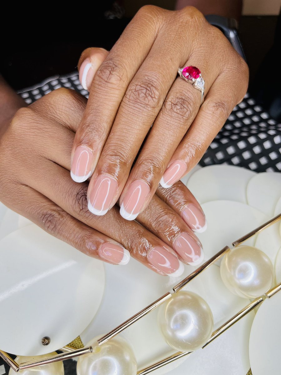 _nirvanaspa's tweet image. Classy nails for her classy ring 🔥🔥🔥 @Temwah265 gel on natural nails. Book your appointments today on +265991367607 Lilongwe Area 18B #24hrsspa🔥🔥🔥