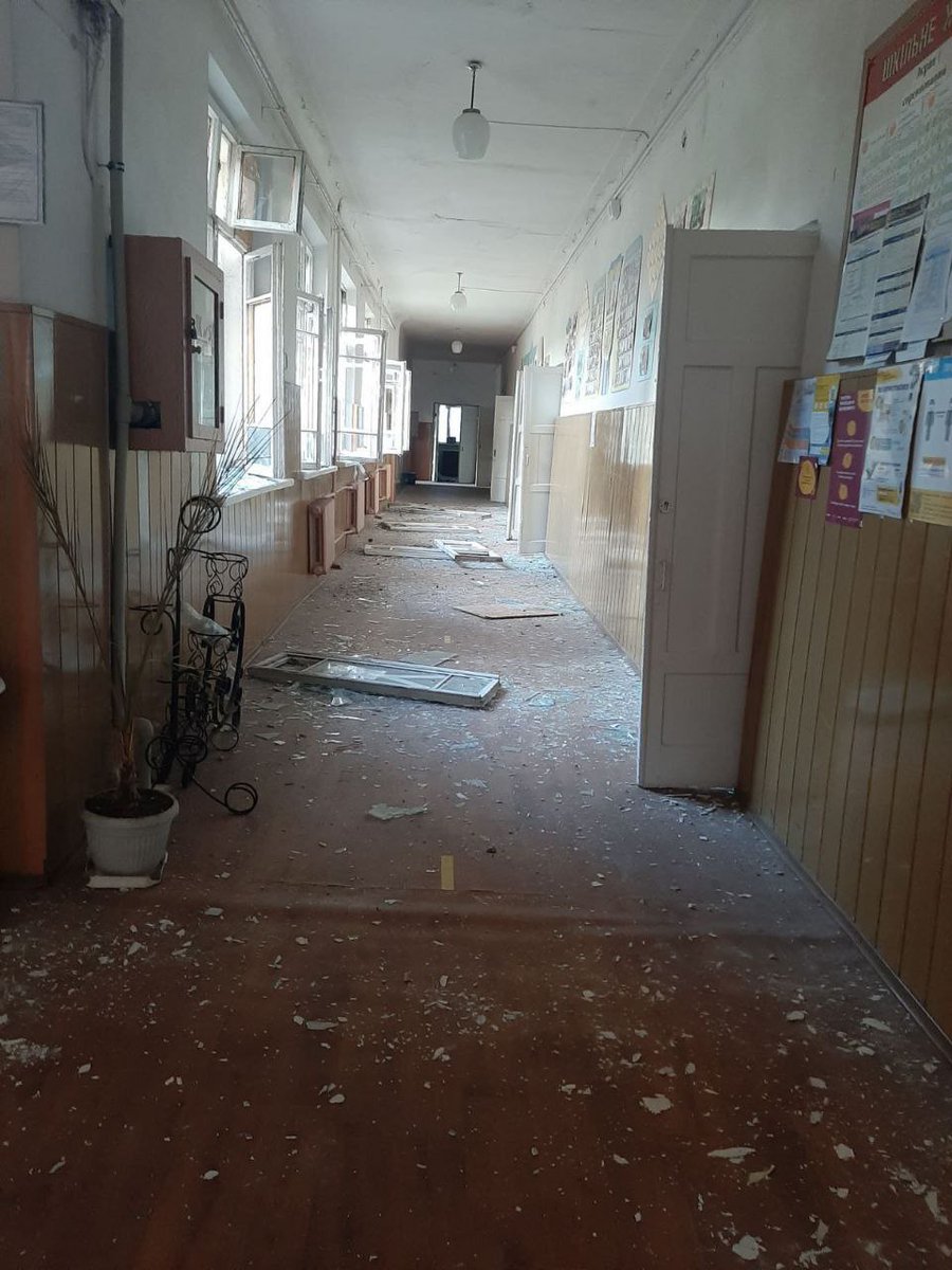 Kramatorsk_Post's tweet photo. Today after the midnight #russians shelled #Kramatorsk with two S-300 missiles. Three apartment buildings and a school damaged. One person injured.

#Ukraine️ #StopRussiaNOW #RussiaIsATerroristState https://t.co/mGZvJLYQ1R