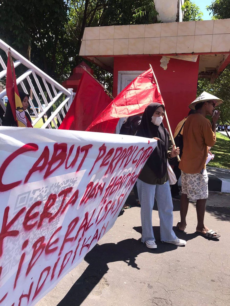 Membaca kenyataan pahit dalam dunia  pendidikan kita. tentunya negara harus dipanggil kembali kewajibannya untuk mengurusi penyelenggaran pendidikan nasional. Mulai dari pembiayaan, infrastruktur, kurikulum, kelembagaan hingga metode pengajaran..!!!