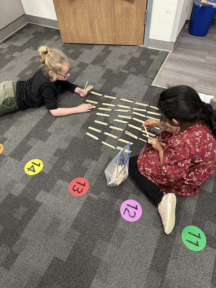 Williams1Marion's tweet photo. Today we worked together to skip count classroom supplies by 2’s! @MarionMavericks #20yearsME https://t.co/ogi7HhHfWa