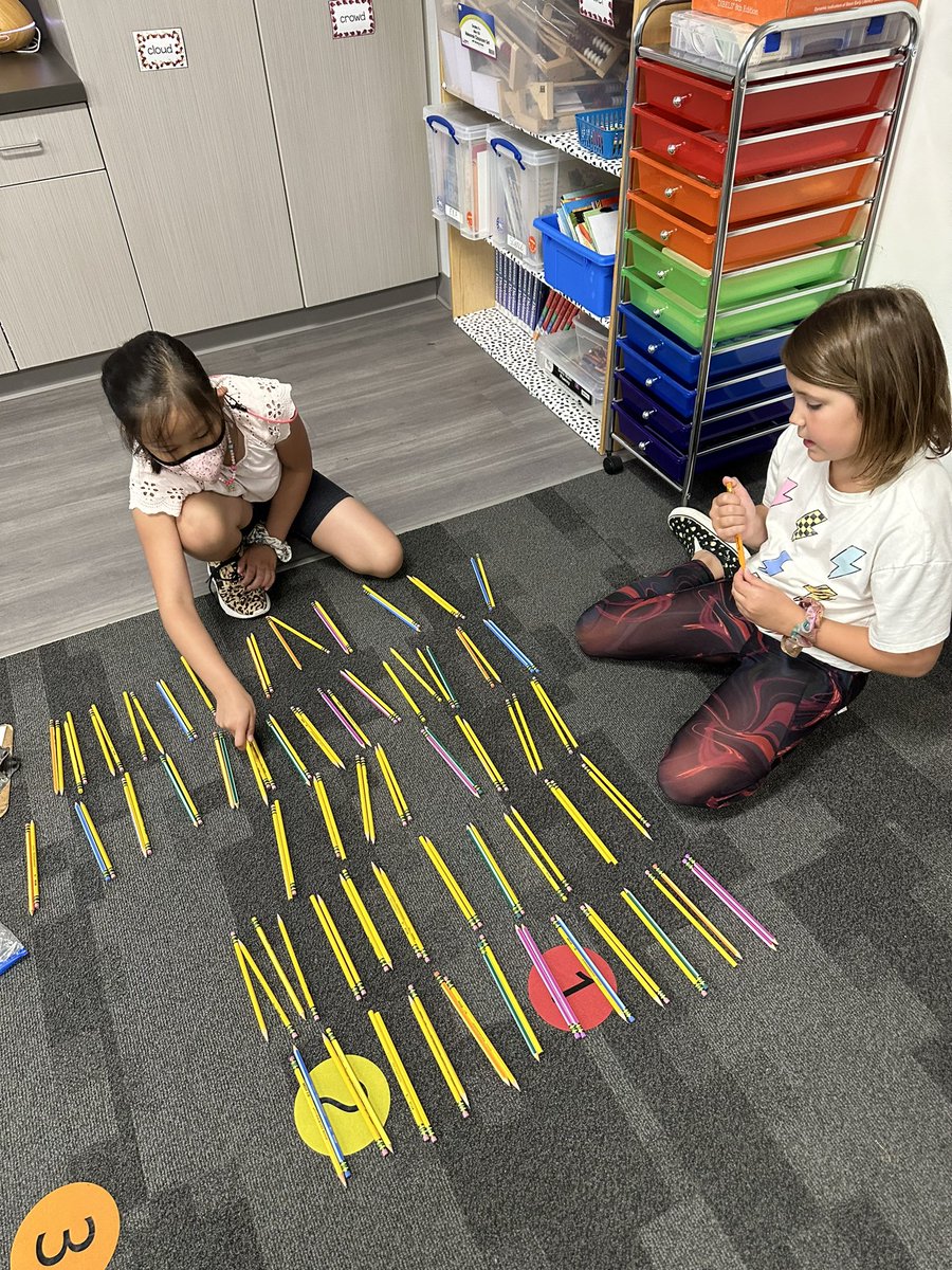 Williams1Marion's tweet photo. Today we worked together to skip count classroom supplies by 2’s! @MarionMavericks #20yearsME https://t.co/ogi7HhHfWa