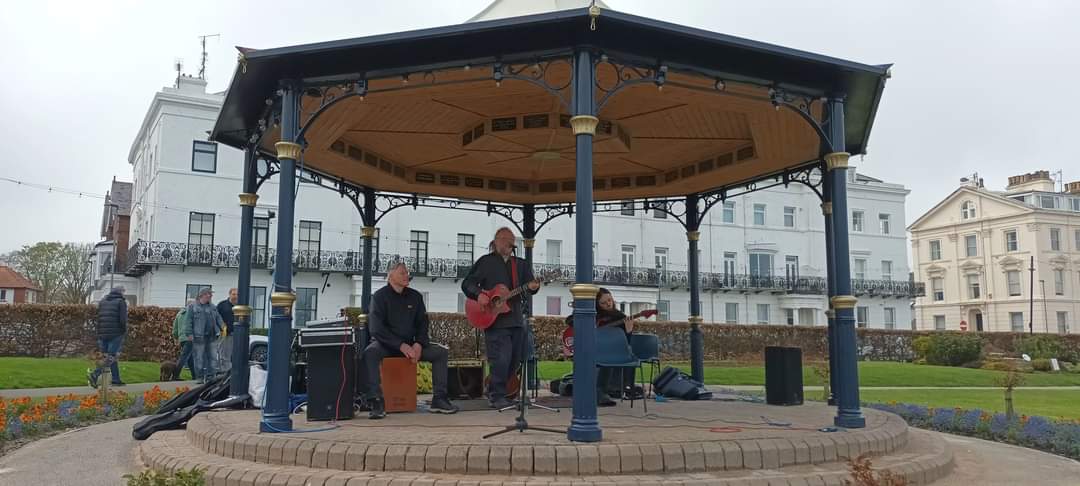 PassionPlayuk's tweet photo. Had a lot of fun playing this year's Filey Folk Festival. We shall be back to play there  again next year. @NasusBlyth
https://t.co/vRHyxpMEDV https://t.co/AtXhhV6VH2