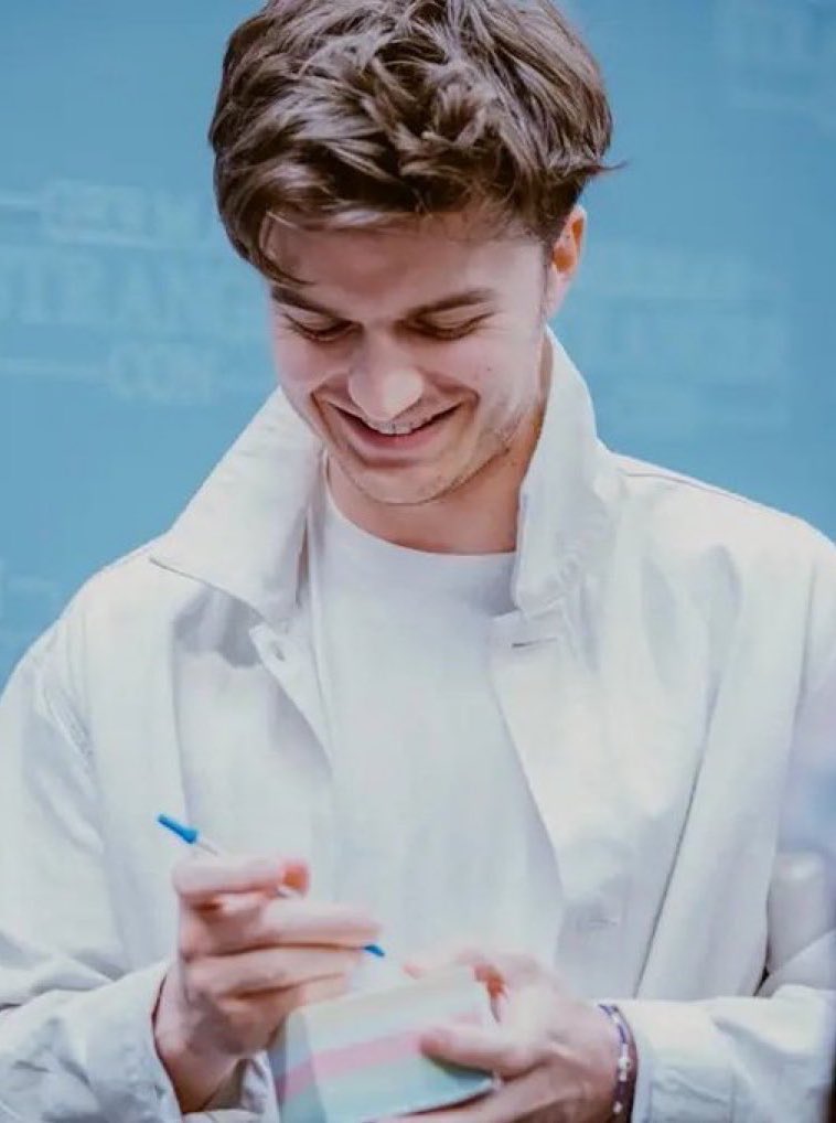 joe keery zone tweet media