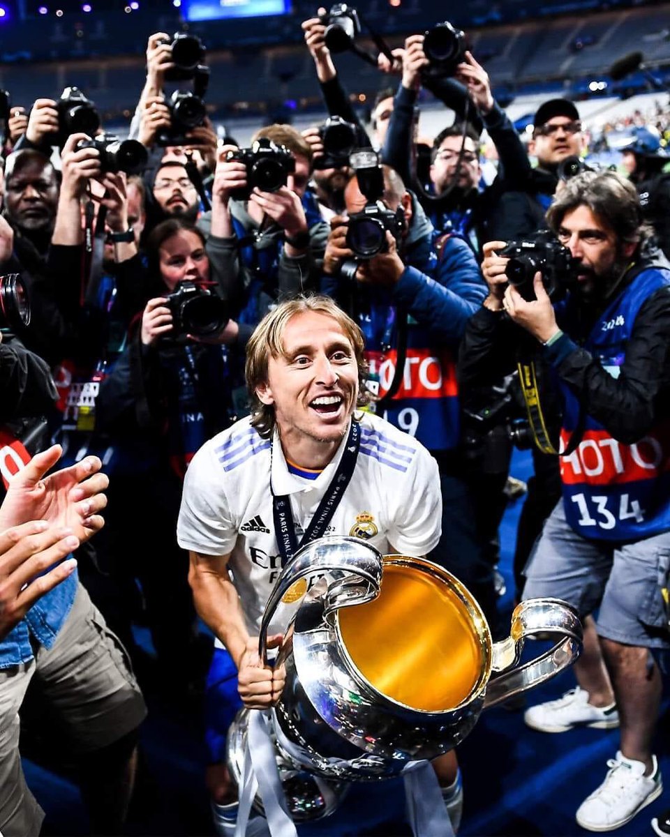 2012 mungkin jadi tahun terburuk bagi Luka Modrić. Ia pernah dinobatkan sebagai penandatanganan LaLiga terburuk musim itu. Namun saat itu ada Mourinho yang sempat buka suara soal Luka Modric. José Mourinho pada 2012: 'Yang saya minta dari Madridistas adalah memberi Luka Modric…