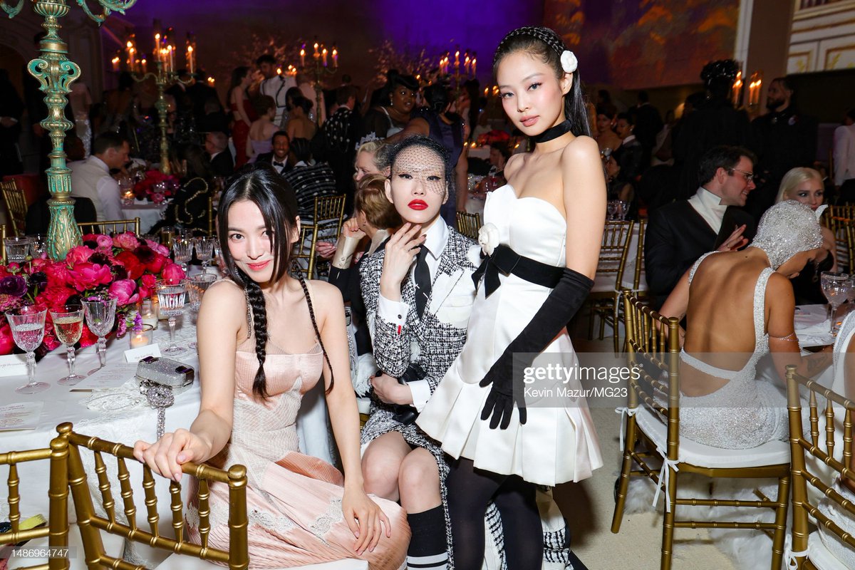 GettyVIP's tweet photo. Song Hye-kyo, Sora Choi and Jennie Kim attend The 2023 Met Gala Celebrating "Karl Lagerfeld: A Line Of Beauty" at The Metropolitan Museum of Art in New York City.

More 📸  #METGala📷 👉https://t.co/vSMuyBauU8
#SongHyeKyo #sorachoi #JENNIEatMETGala #JENNIEKIM https://t.co/u4gtOdMNHU