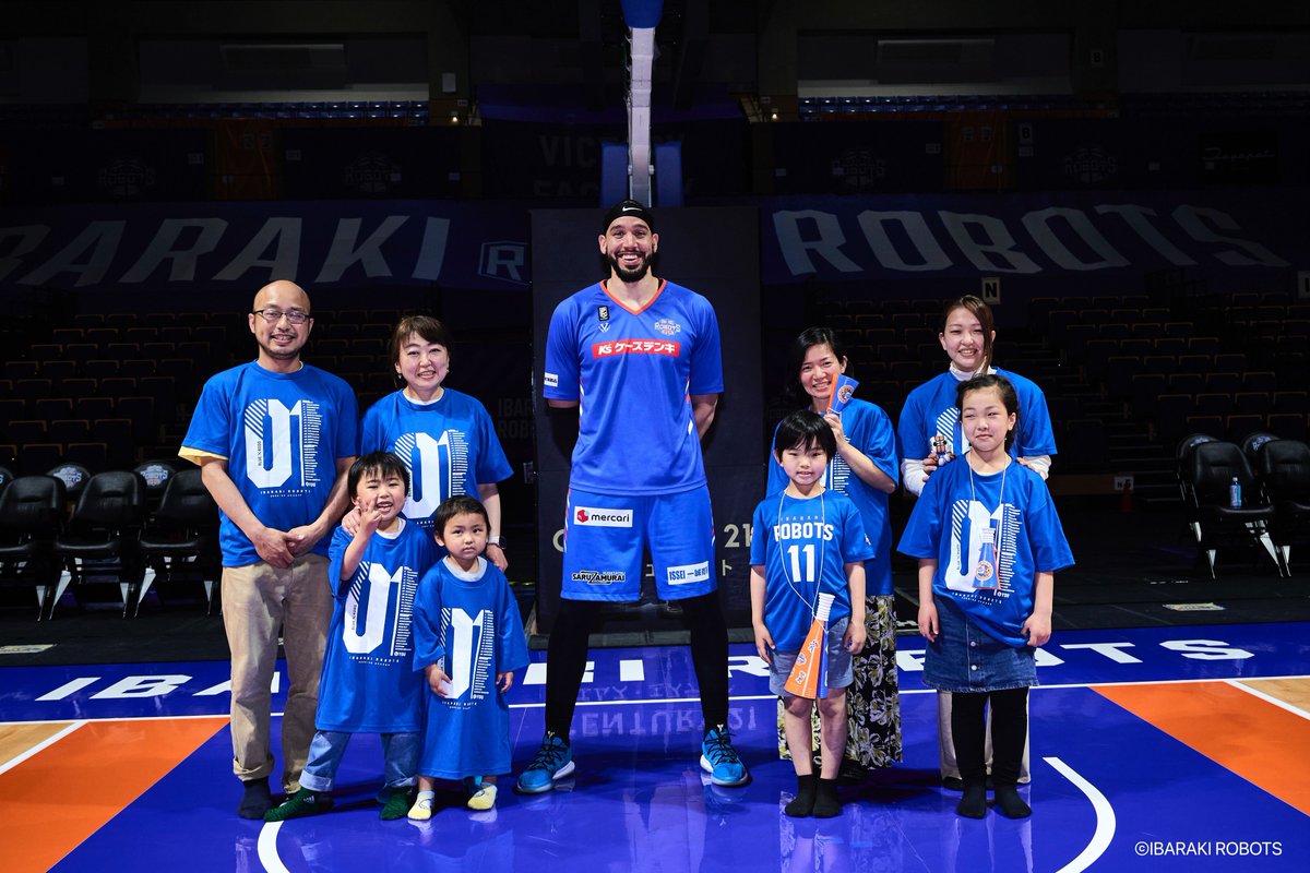 【M-HOPE活動報告】

#11 #チェハーレス・タプスコット 選手(<a href="/SugaChey/">Chehales Tapscott</a>)が主導する「ゴールドリボン活動支援」の一環で招待した子どもたちと4/29の試合後に交流を行いました。

シェイがMVPとなったこの日は子どもたちも大興奮の様子でした。

#茨城ロボッツ #GEARUP4000