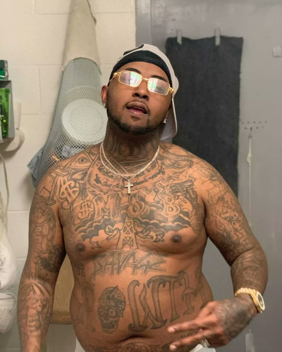TheRealDSavage's tweet photo. Flexxin' Like She'on Wanna Come Off No Money But She Break Me Off When I Get In Her Presence ! 🅿️ https://t.co/NDvJIZ7lAq