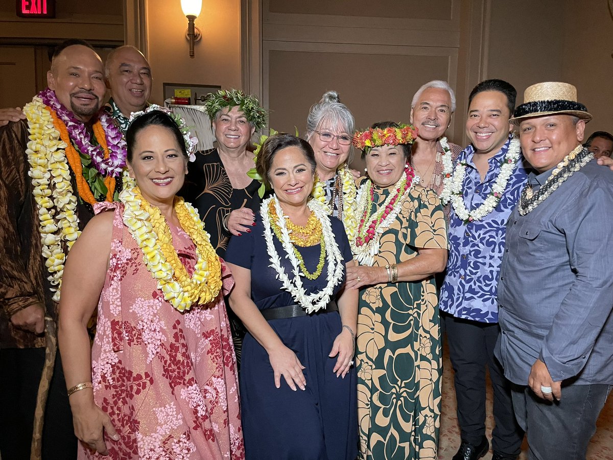 kalanipeamusic's tweet photo. Happy #MayDay friends mahalo for coming to my fifth annual lei day co feet yesterday at the historic @hawaiitheatre can’t wait to see you at Christmas 🎄 @AlaskaAir @KoalohaUkulele https://t.co/Gk09zMUejZ
