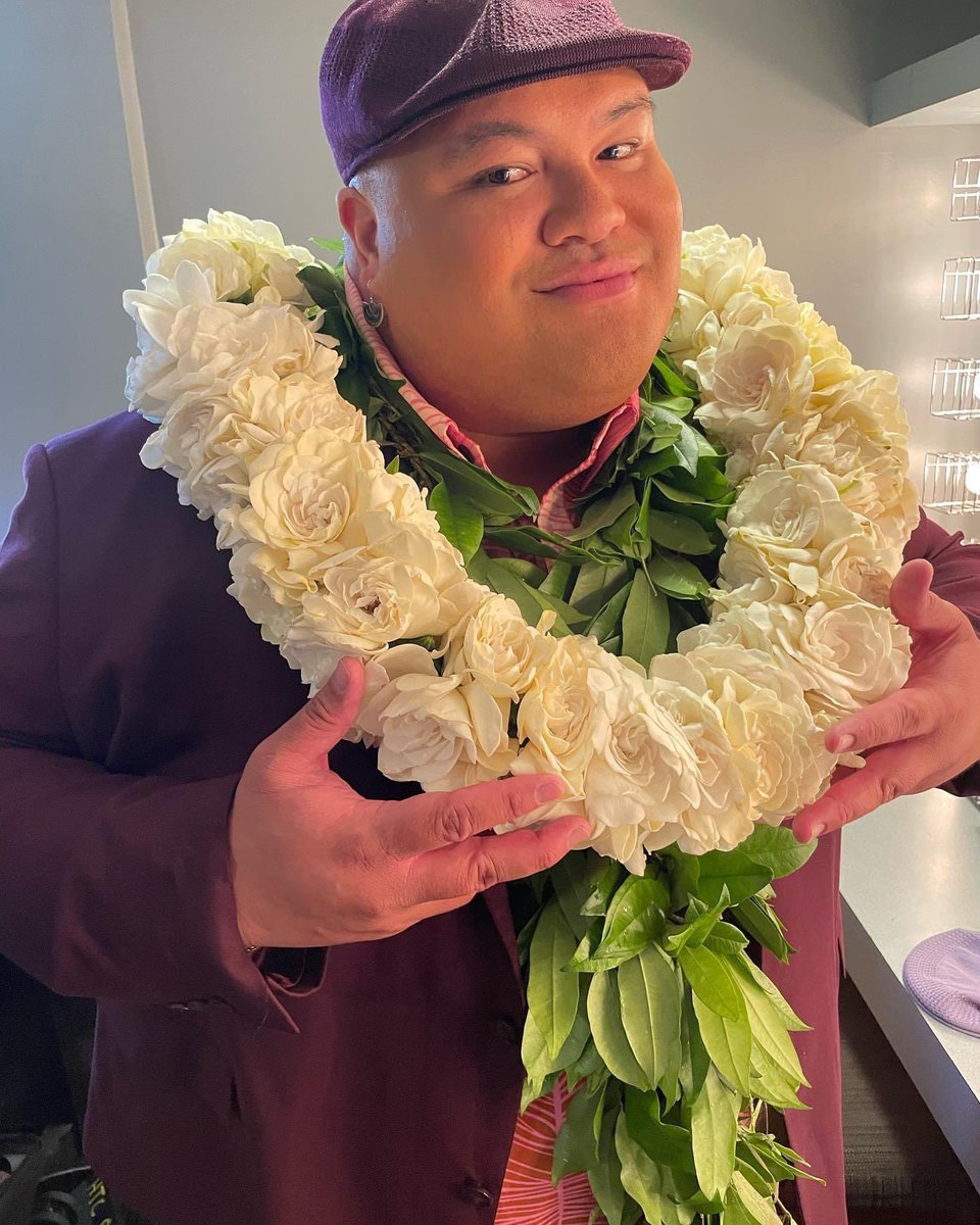 kalanipeamusic's tweet photo. Happy #MayDay friends mahalo for coming to my fifth annual lei day co feet yesterday at the historic @hawaiitheatre can’t wait to see you at Christmas 🎄 @AlaskaAir @KoalohaUkulele https://t.co/Gk09zMUejZ